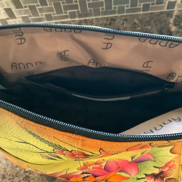 ANNA BY ANUSHKA - HAND PAINTED HANDBAG - NWOT - Picture 5 of 8